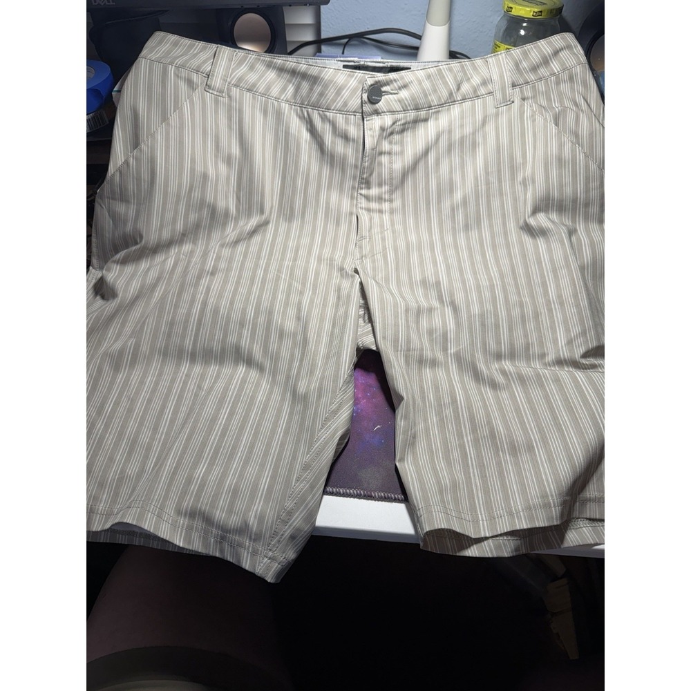 OAKLEY MENS TAN PINSTRIPE 38W BERMUDA SHORTS 88%POLYESTER 12%SPANDEX